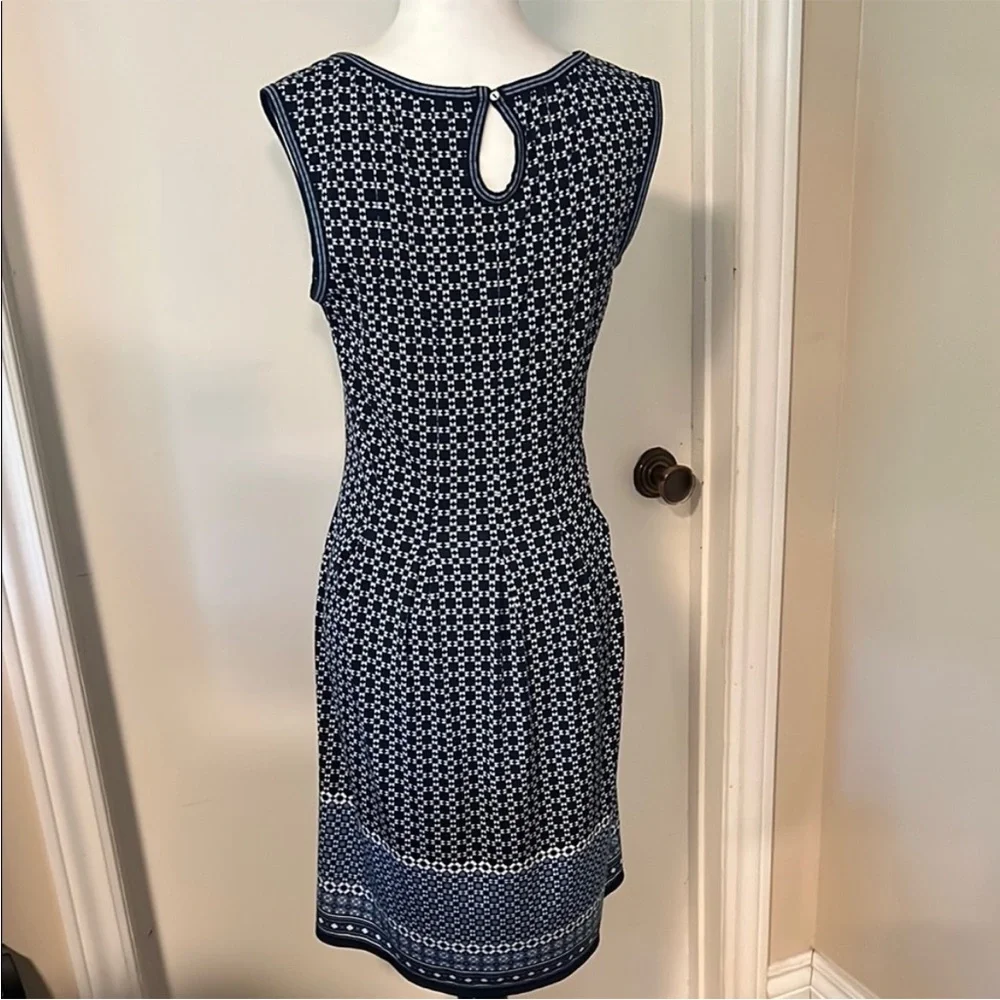 Max Studio | Women’s Size S Elegant Navy Blue/White Patterned Sleeveless Dress - Picture 3 of 4